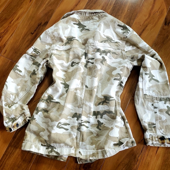 BERSHKA Camo Jacket - Size XS (EUC) - Picture 4 of 7
